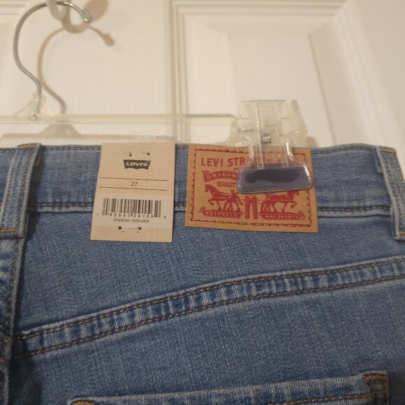 Levis Classic Bermuda Jean Shorts - 29x12 - Women NWT - Picture 6 of 10